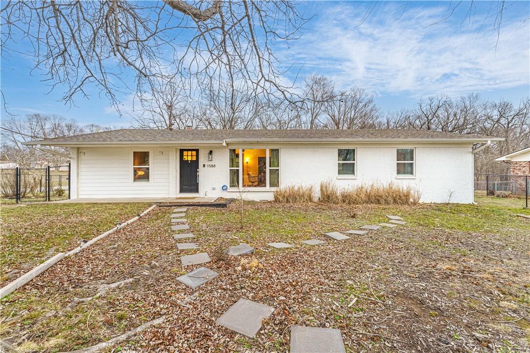 Property Photo: 1588 S Curtis Avenue AR 72751