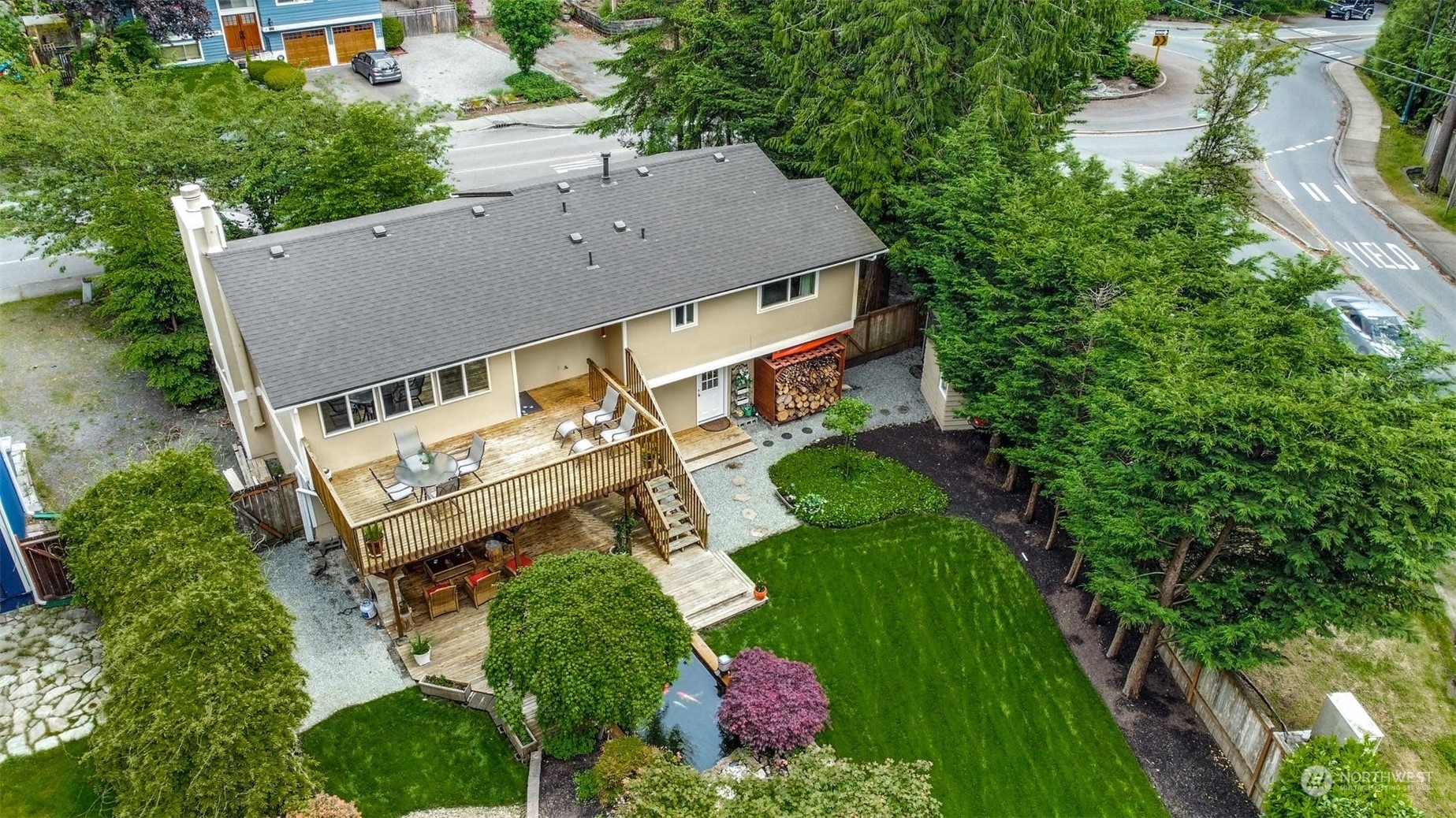 Property Photo:  709  216th Avenue NE  WA 98074 