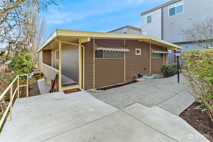 Property Photo:  3031 3033  21st Avenue W  WA 98199 