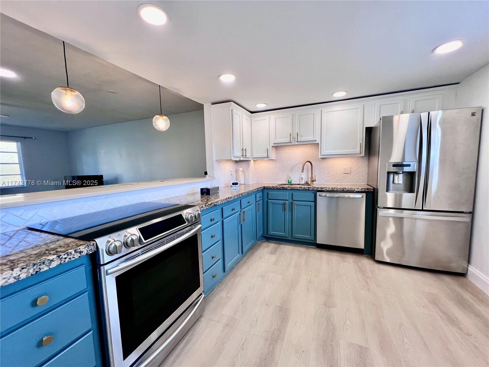 Property Photo: 101 Berkley Rd 206 FL 33024