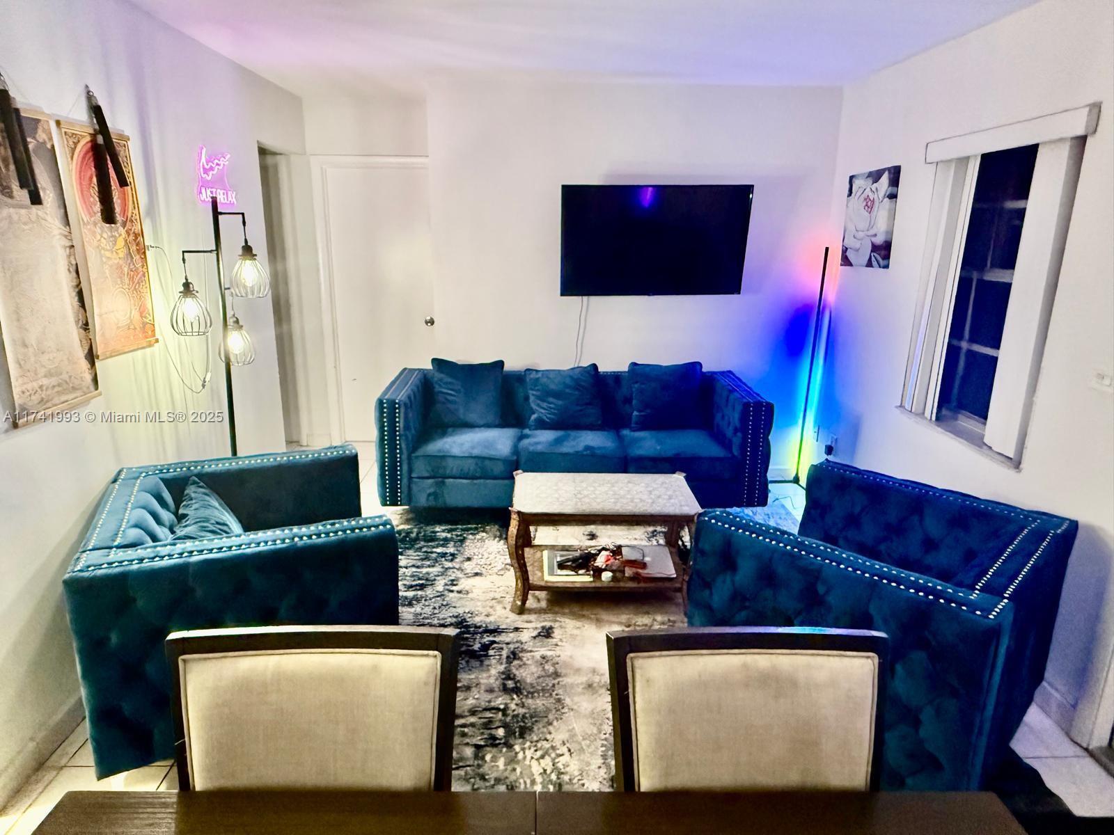 Property Photo: 2101 SW 61st Ave FL 33155