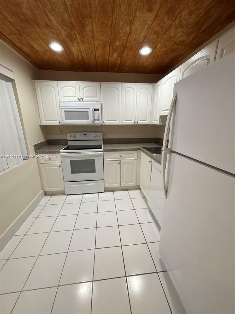 Property Photo:  3121 NW 47th 107  FL 33319 