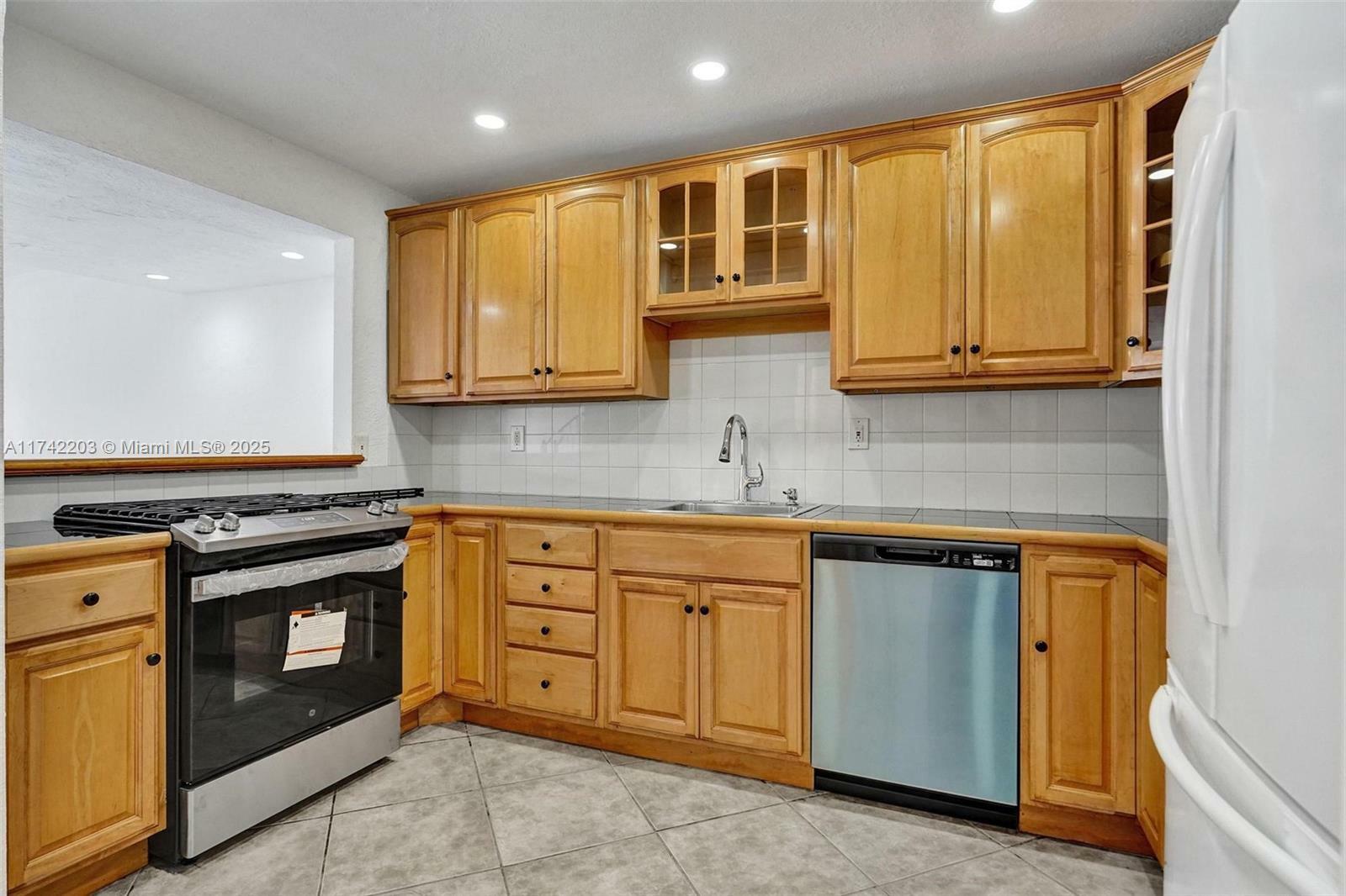 Property Photo:  8650 SW 67th Ave 1022  FL 33156 