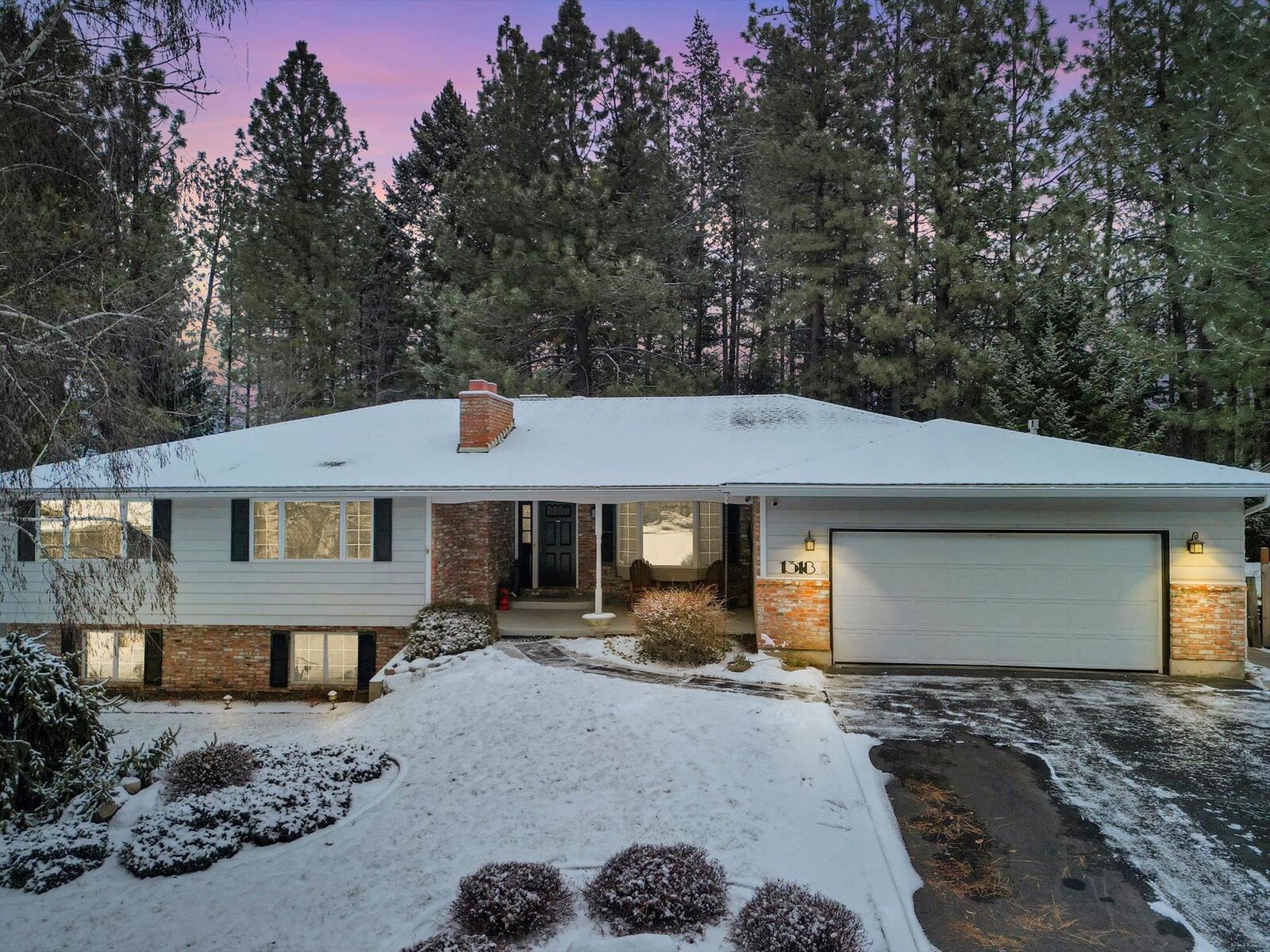 Property Photo:  1318 W Crestwood Ct  WA 99218 