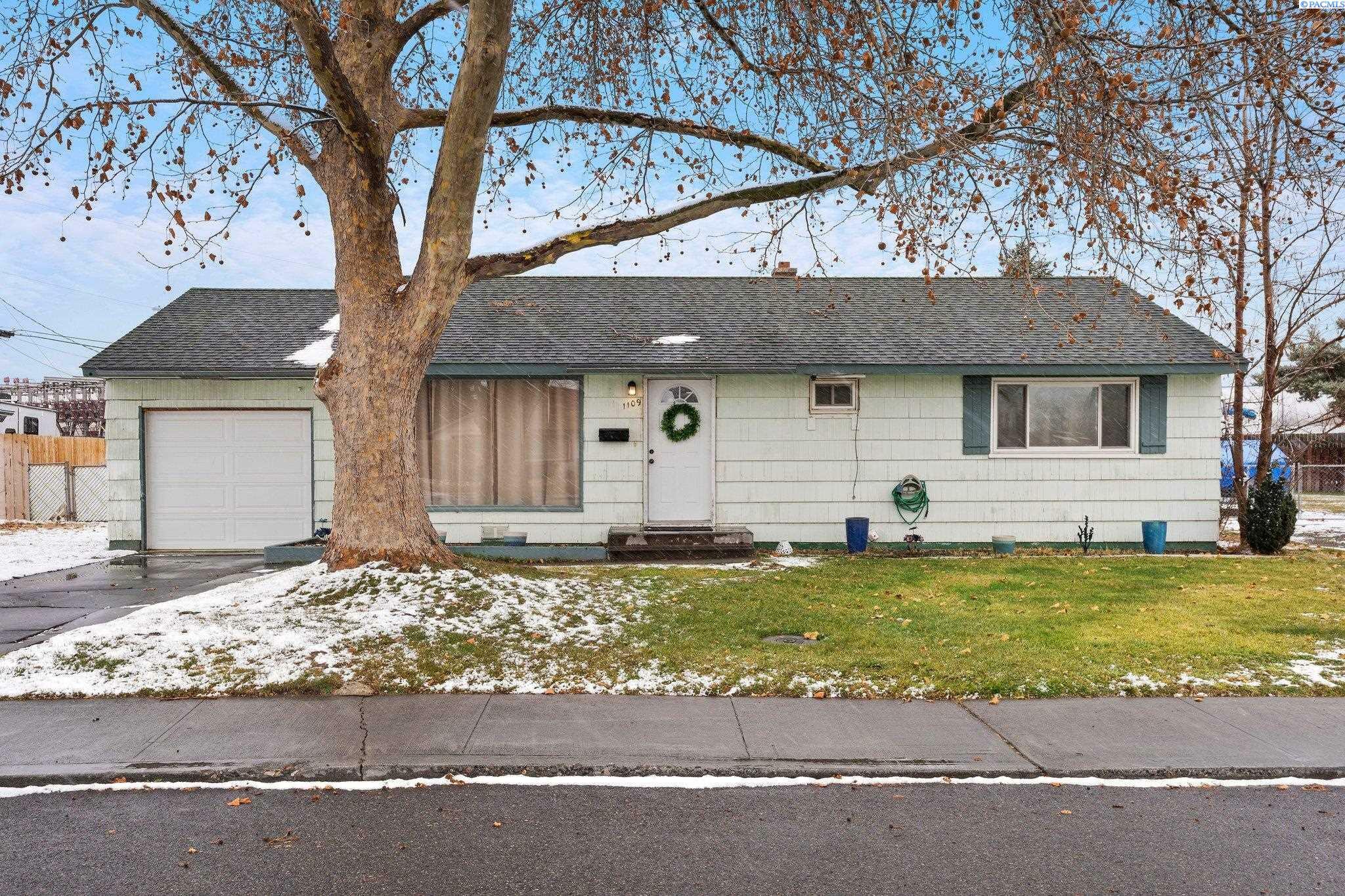 Property Photo:  1109 S Benton St.  WA 99336 