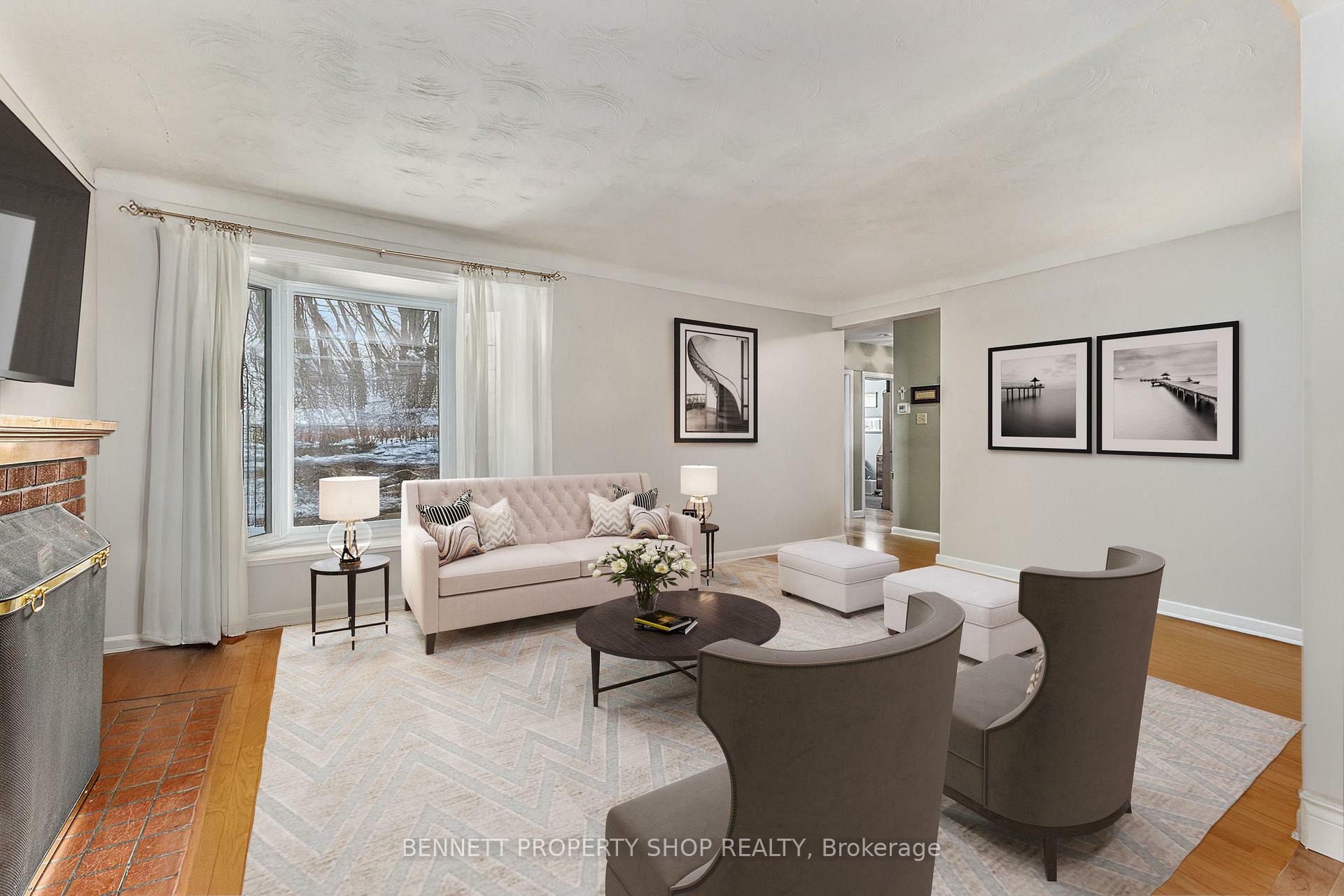 Property Photo: 668 Chapman Boulevard ON K1G 1T6