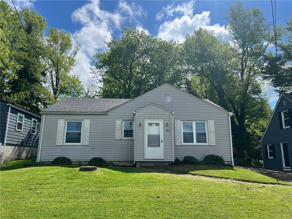 Property Photo:  780 N Buhl Farm Drive  PA 16148 