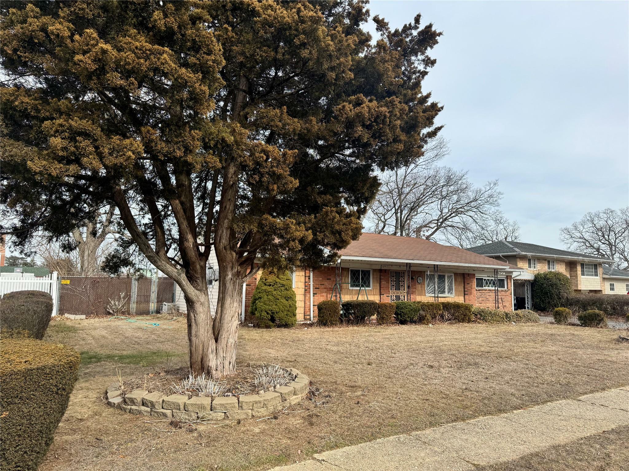 21 Russell Court  Copiague NY 11726 photo