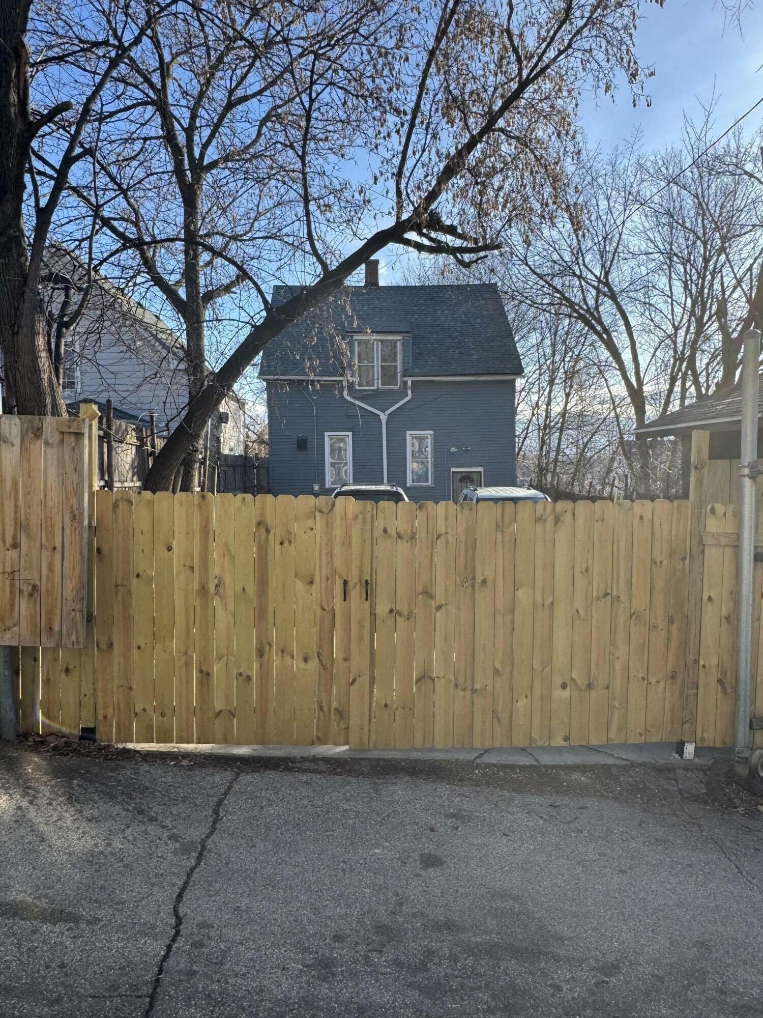 Property Photo:  1425 N 35th St  WI 53208 