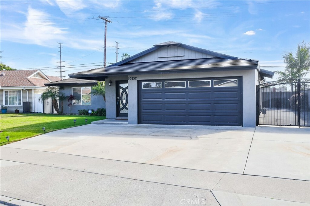 Property Photo:  10432 Kukui Drive  CA 92646 