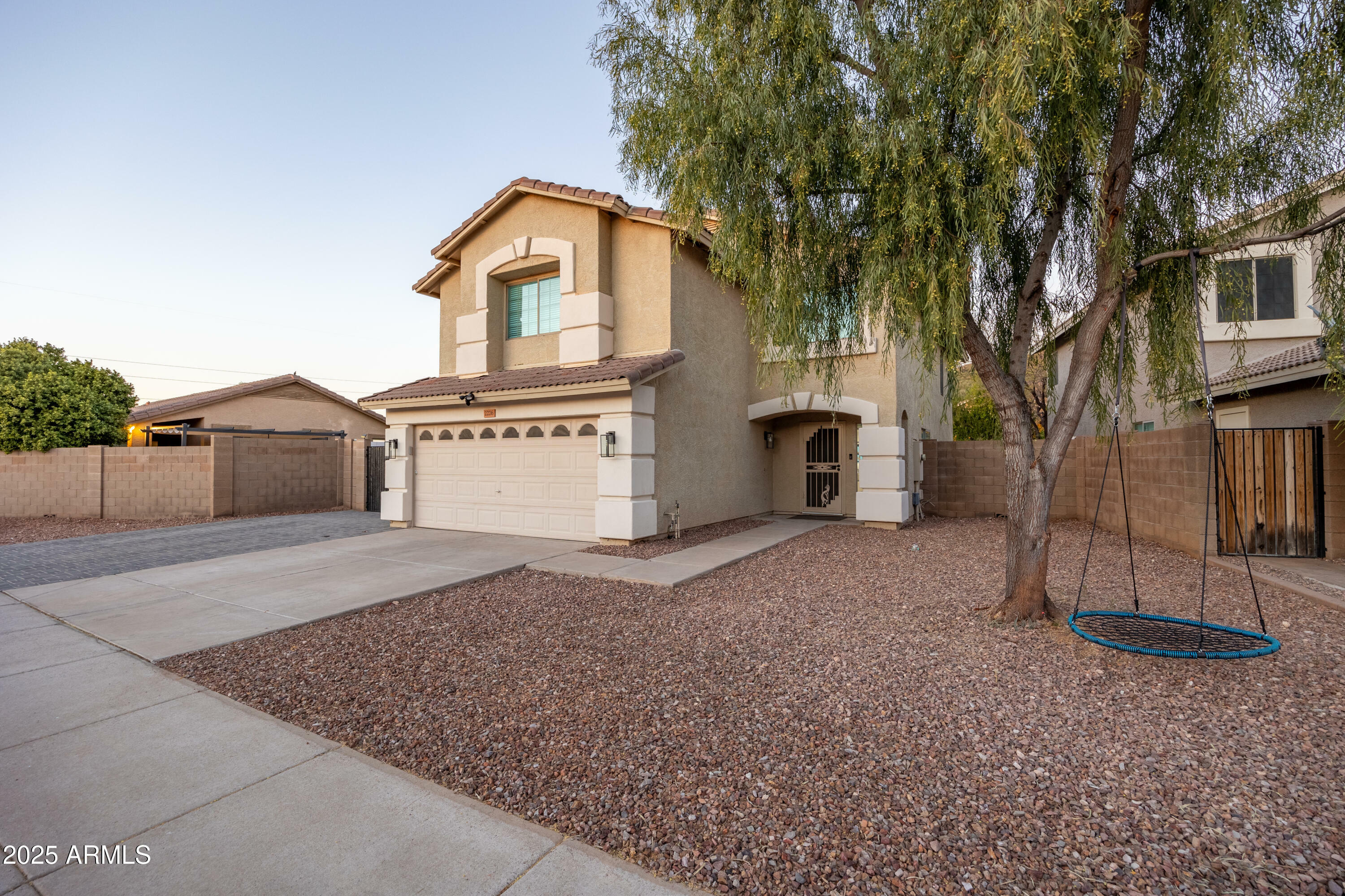 Property Photo:  2226 E Parkside Lane  AZ 85024 