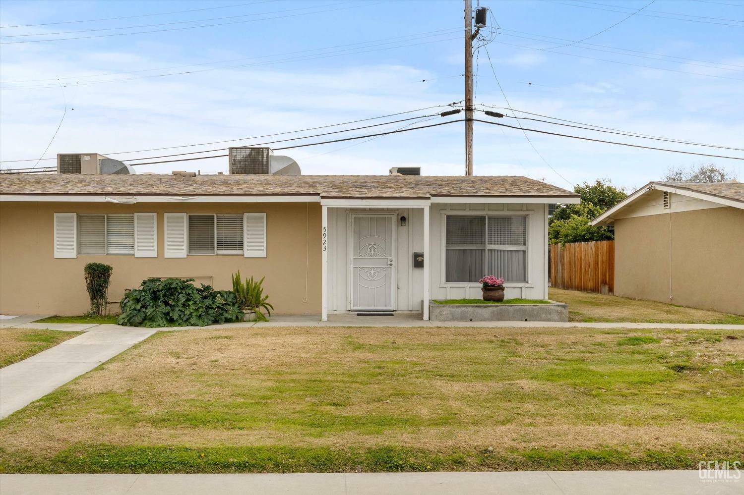 Property Photo:  5923 Sundale Avenue  CA 93309 