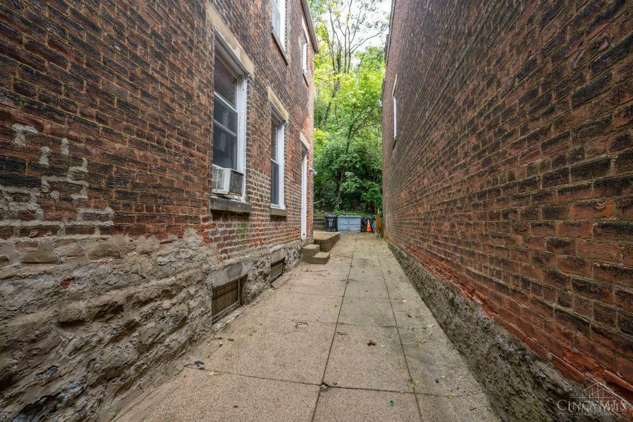 Property Photo:  2156 W Clifton Avenue  OH 45219 