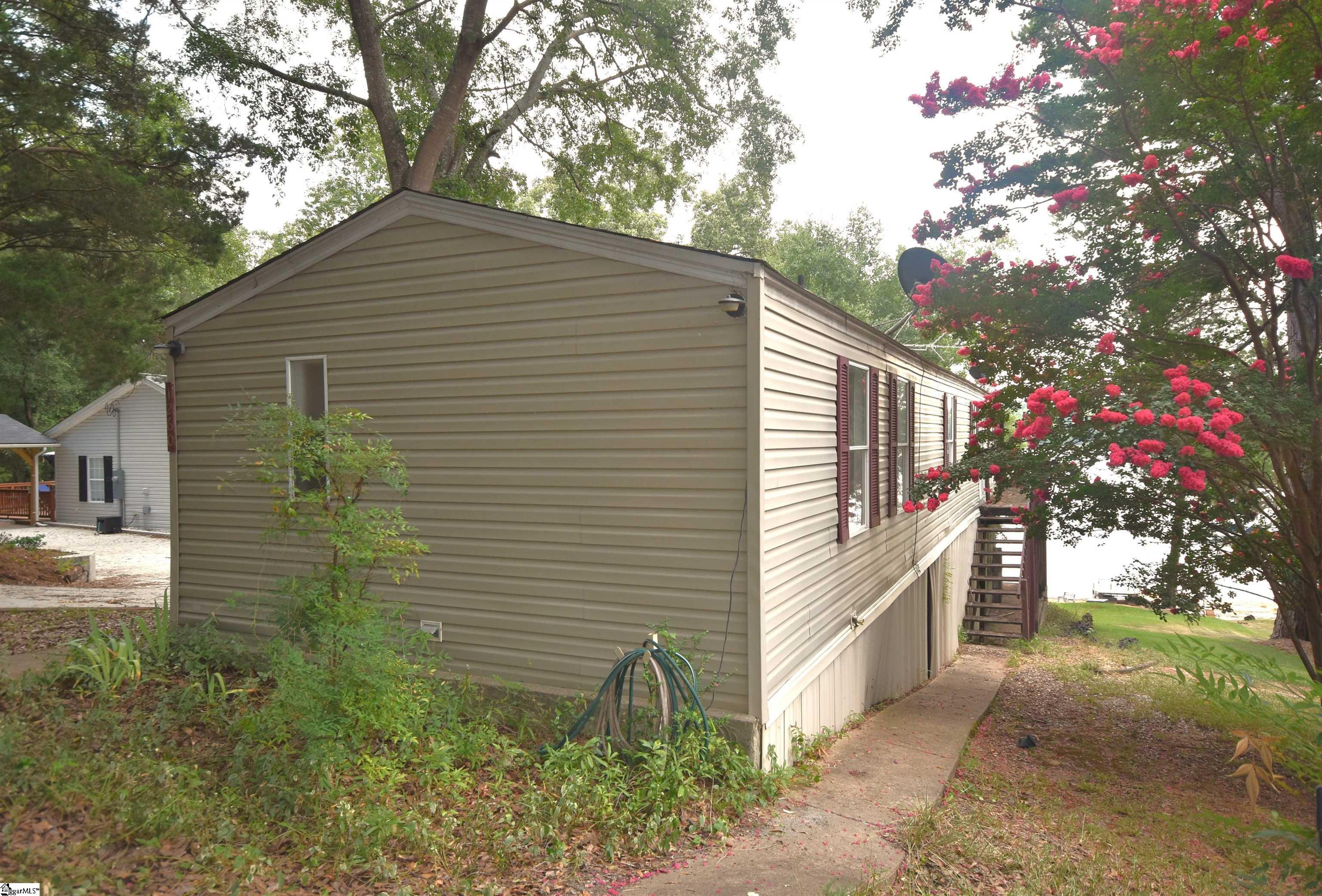 Property Photo: 1260 Tugaloo Heights Circle SC 29643