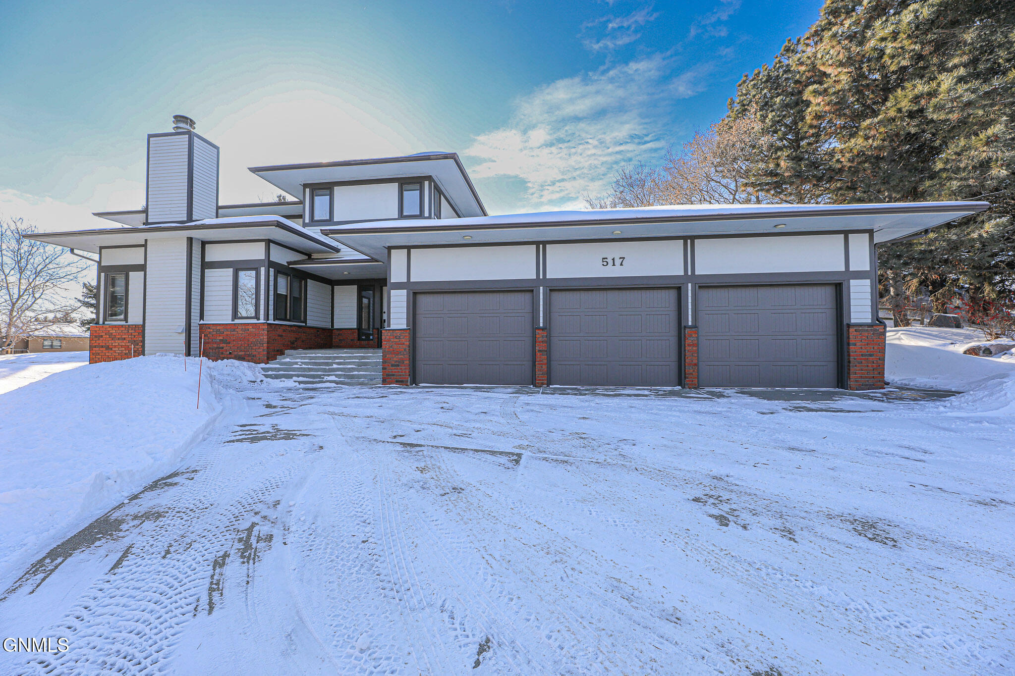 Property Photo:  517 Portage Drive  ND 58503 