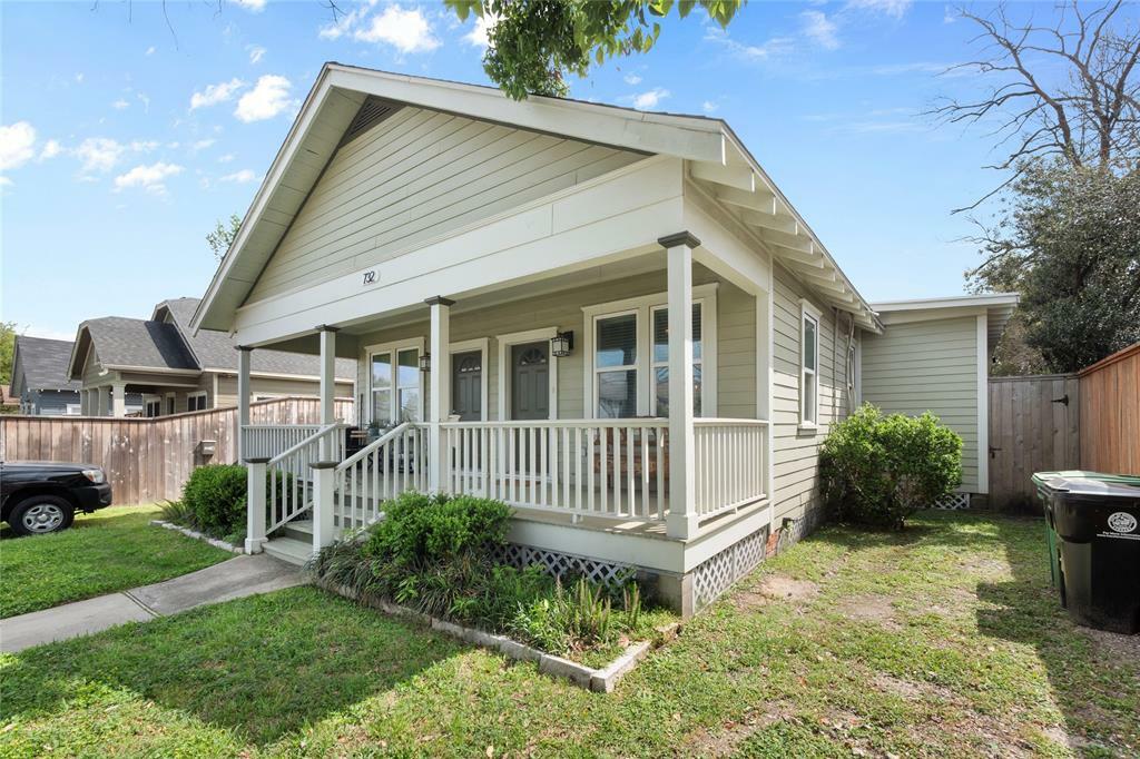 Property Photo: 732 E 12th 1/2 Street Unit 1 TX 77008