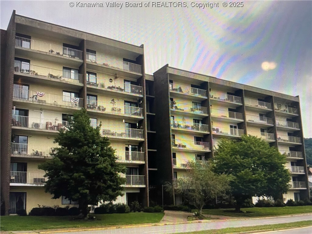 2106 Kanawha Boulevard E 503  Charleston WV 25311 photo