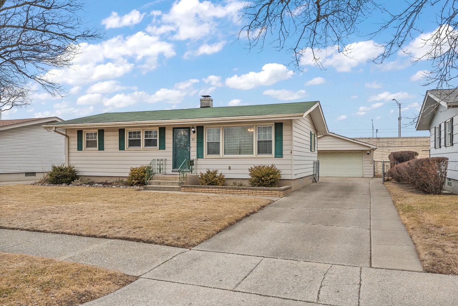 Property Photo: 32 Indianwood Drive IL 60476