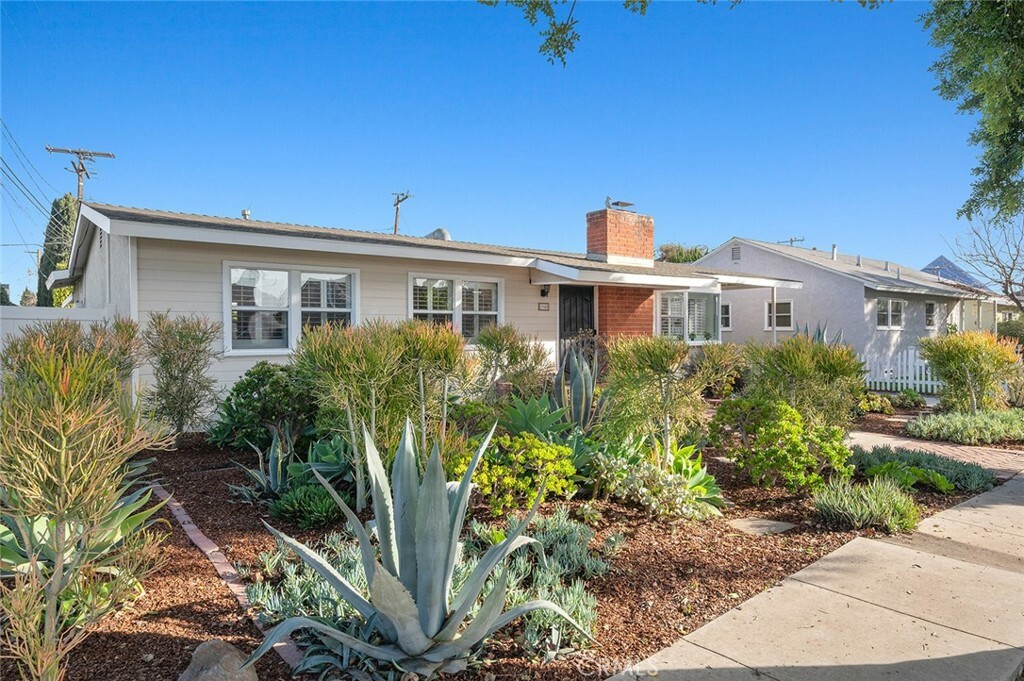 Property Photo: 1940 Fanwood Avenue CA 90815