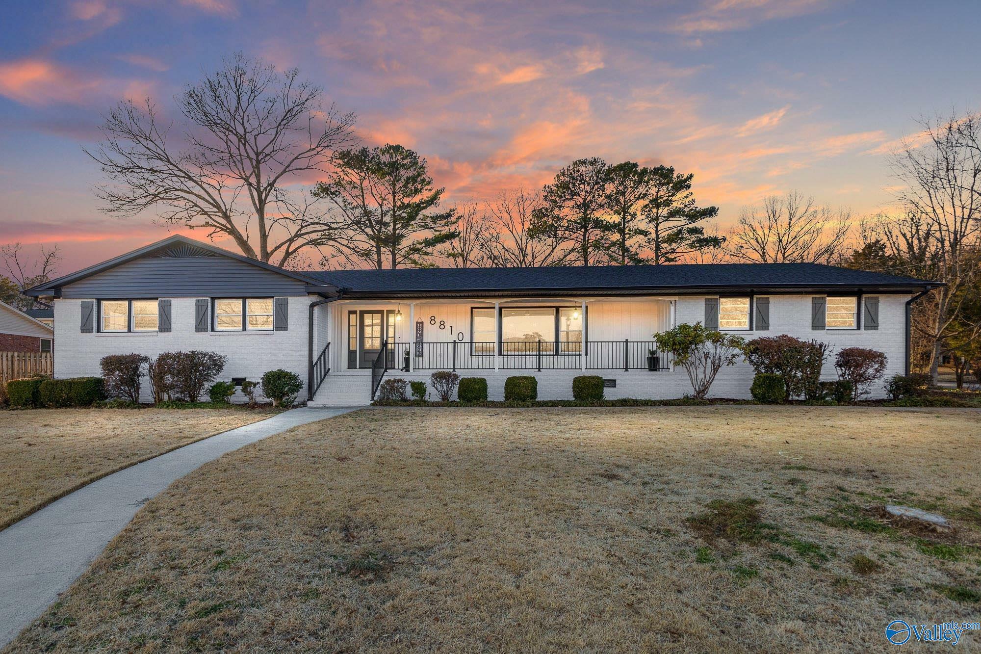 Property Photo:  8810 Bridlewood Drive SE  AL 35802 