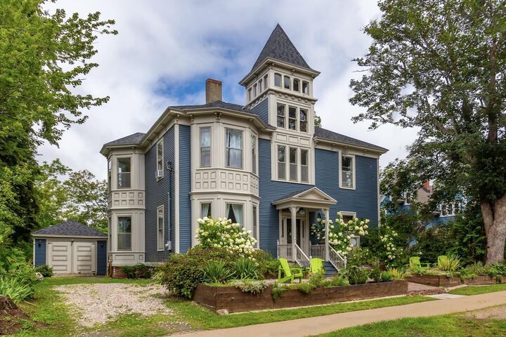 548 St George Street — photo 1
