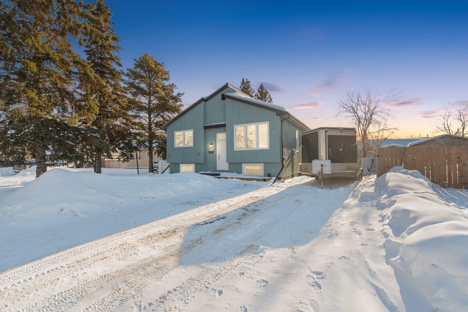 Property Photo:  146 Leigh Crescent  AB T9K 1K6 