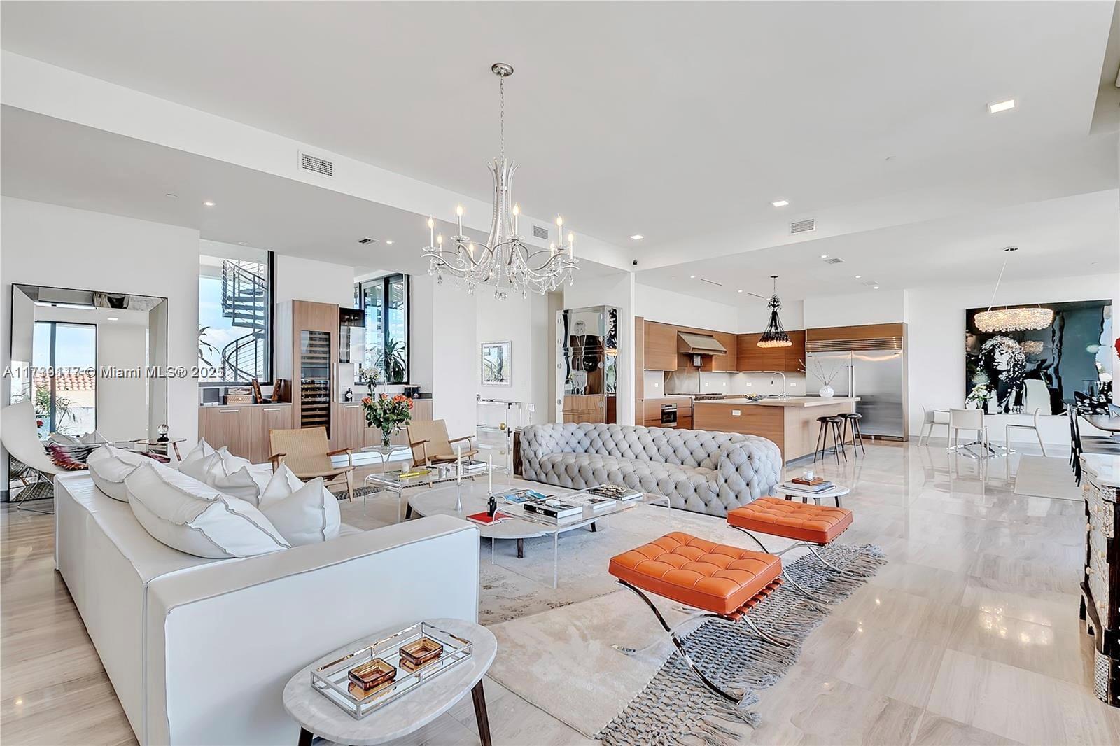 Property Photo: 3581 E Glencoe St 605 FL 33133