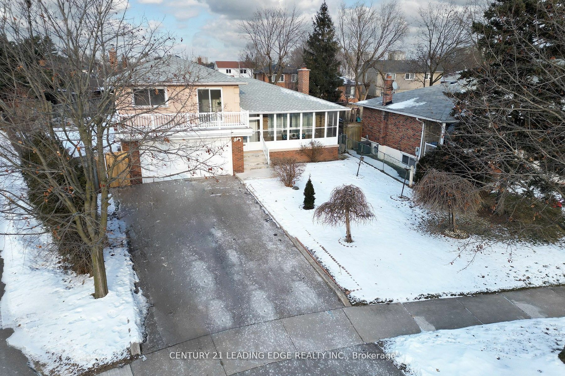 Property Photo:  3651 Broomhill Cres  ON L4Y 3N5 