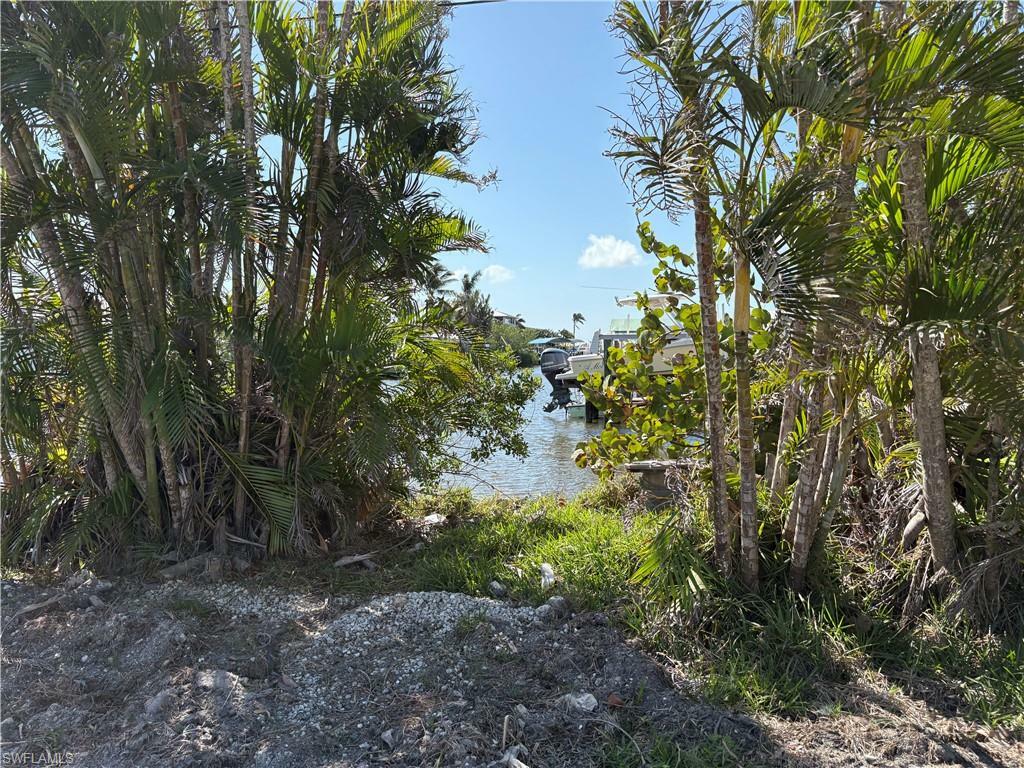 Property Photo: 2565 2nd St FL 33993