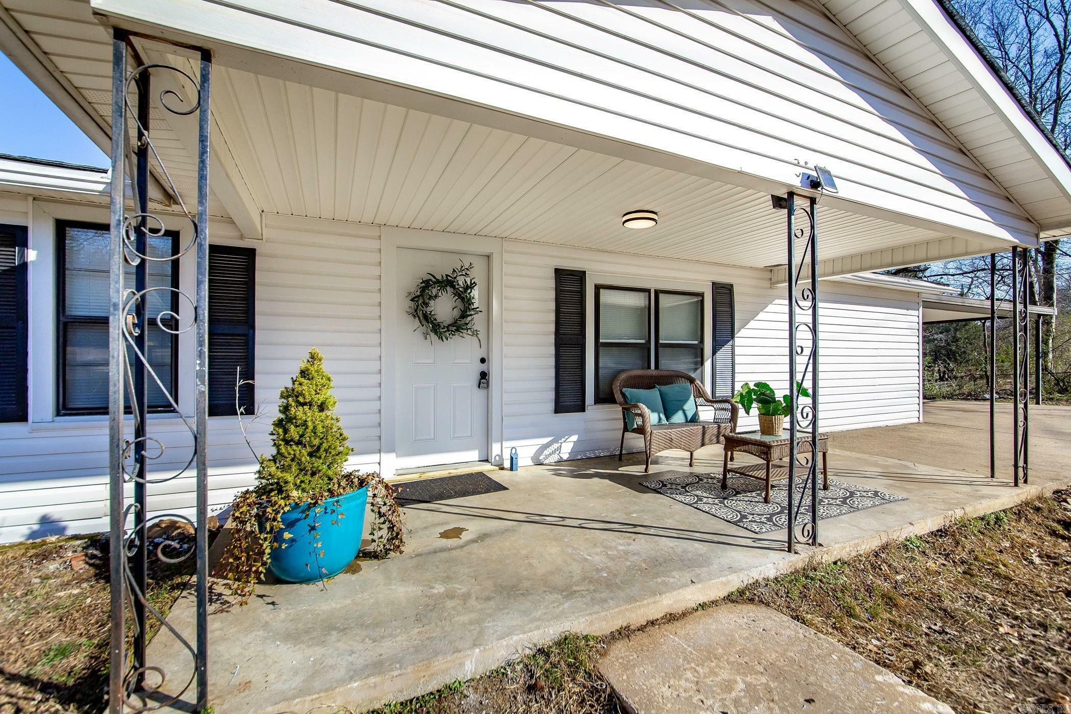 Property Photo:  8511 Ferndale Cutoff Road  AR 72223-9301 