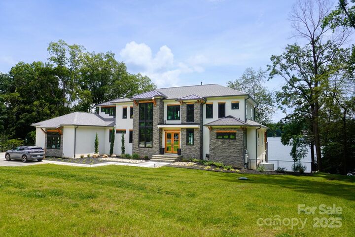 Property Photo:  180 Willow Point Road  NC 28166 
