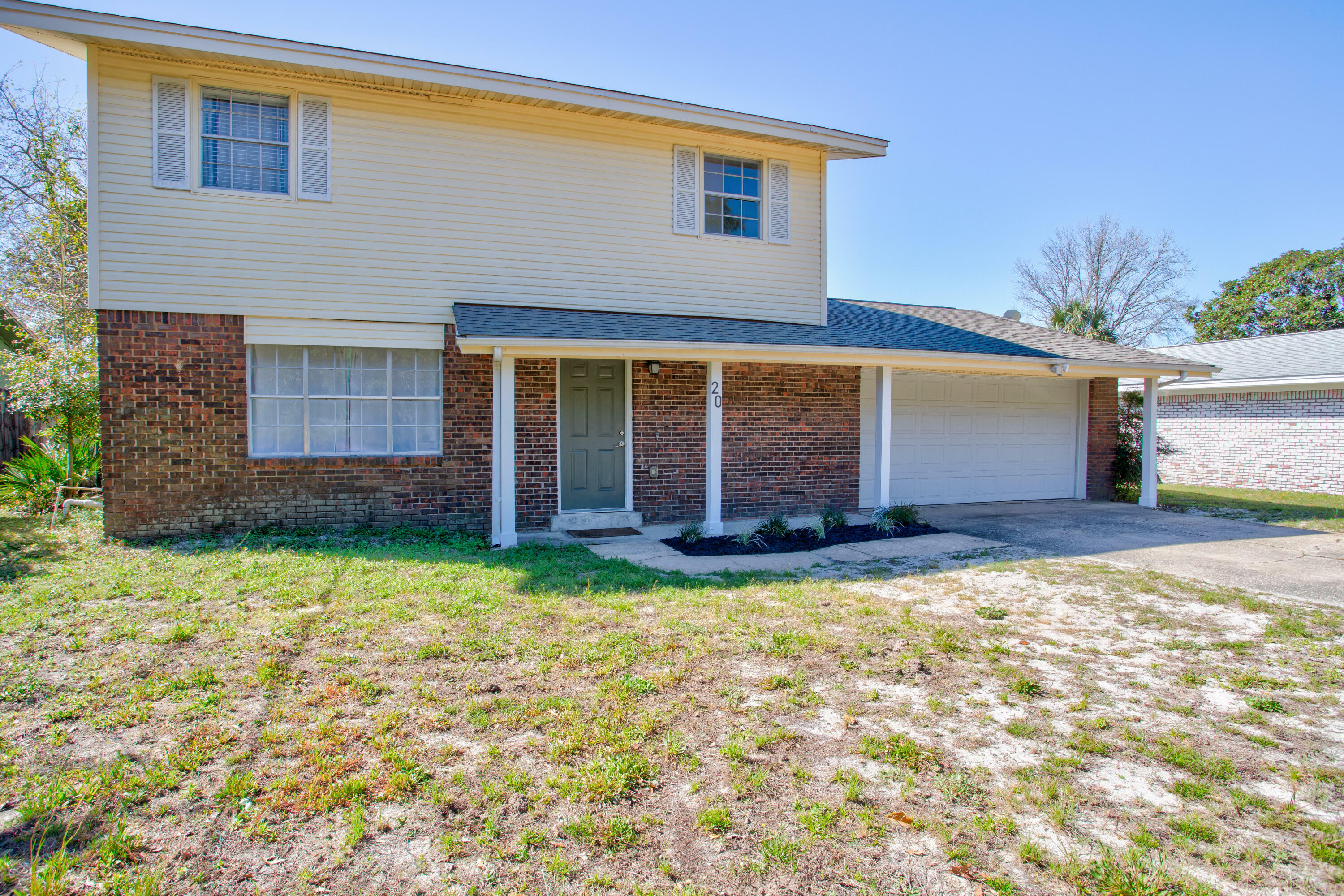 Property Photo: 20 E Casa Loma Drive FL 32569
