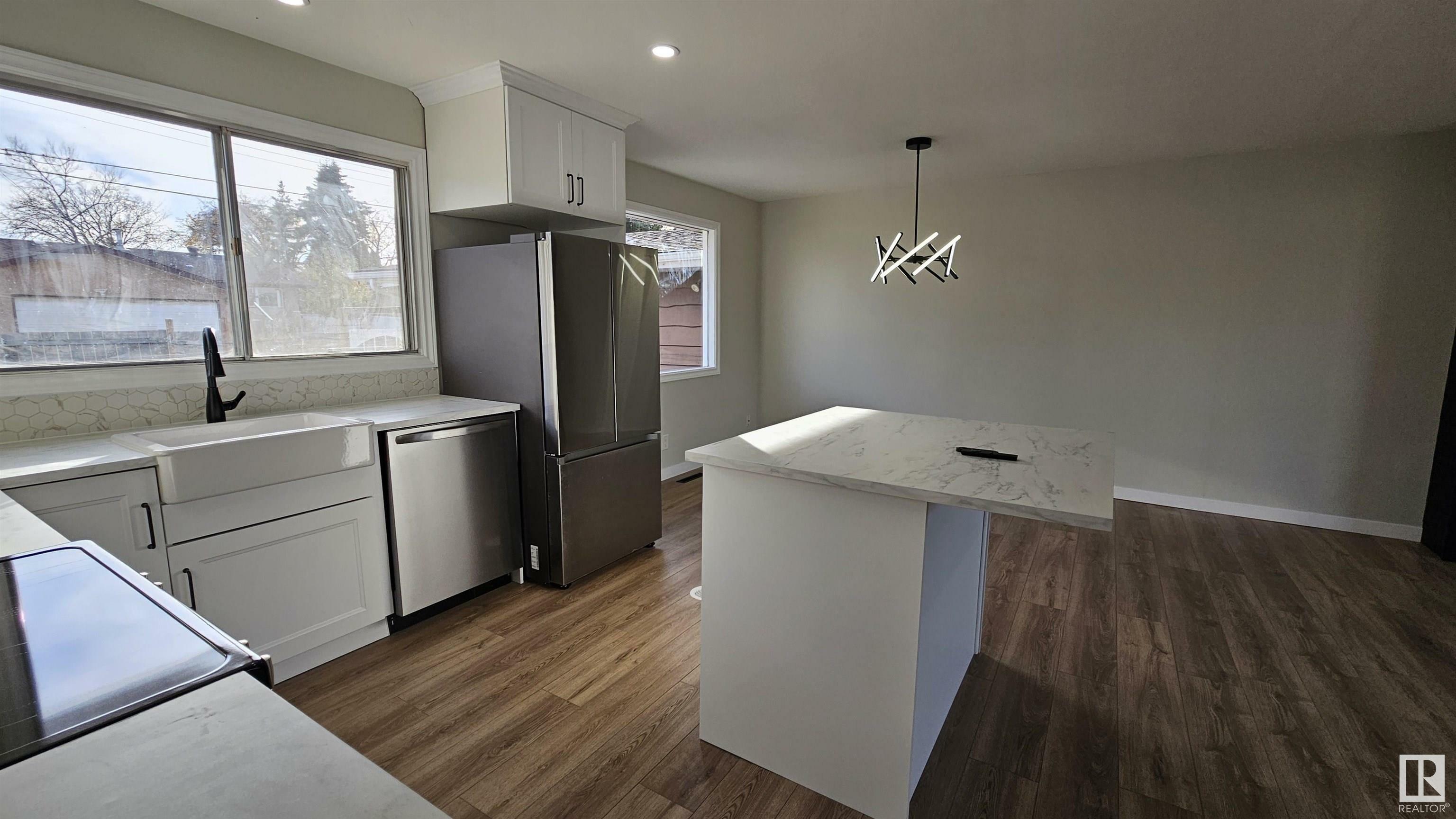 Property Photo:  6507 45A Avenue  AB T4V 0C8 