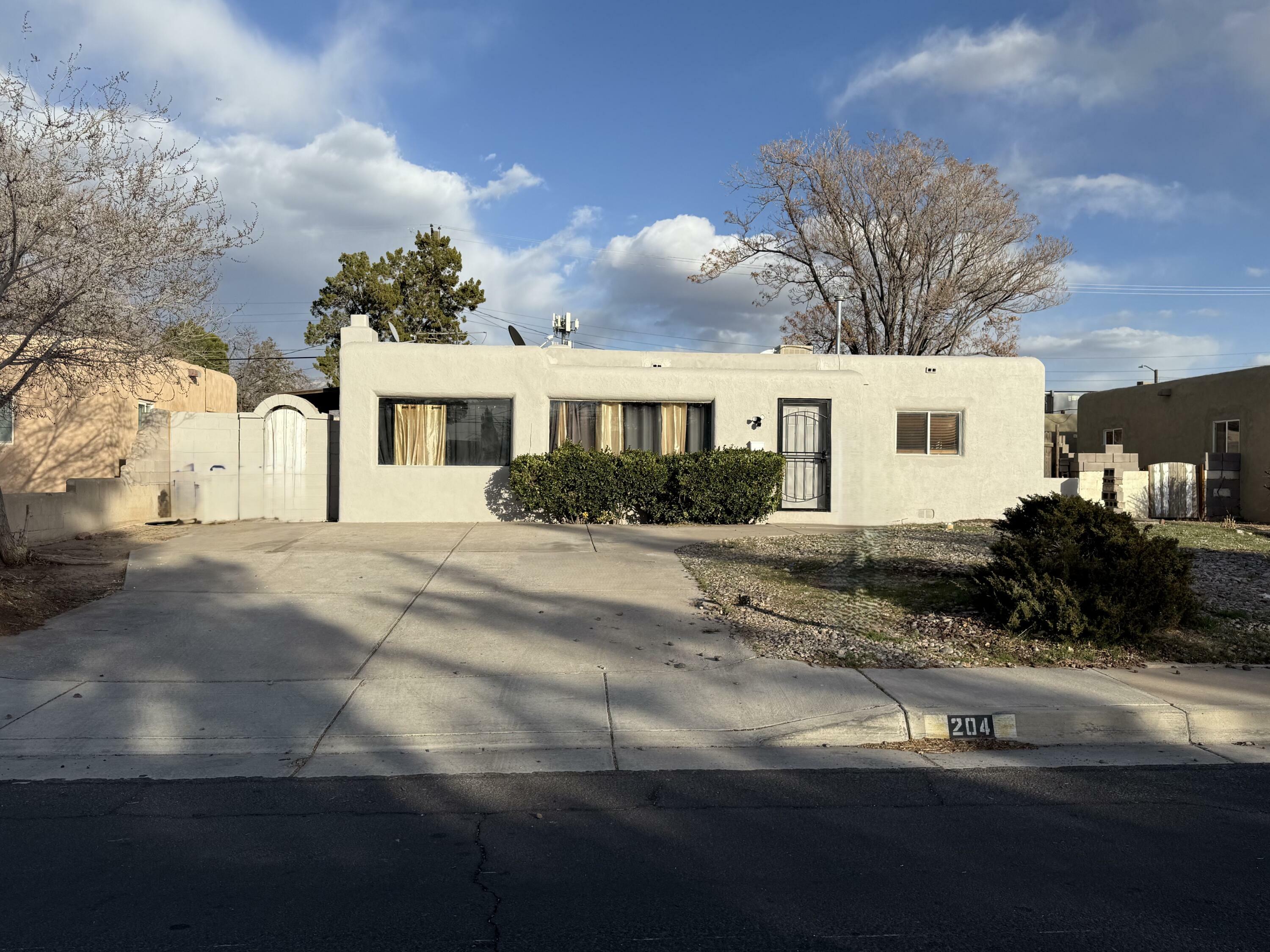 204 Laguayra Drive NE  Albuquerque NM 87108 photo