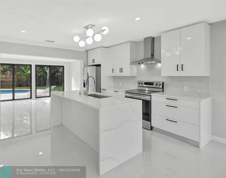 Property Photo: 1310 NE 42nd St FL 33334