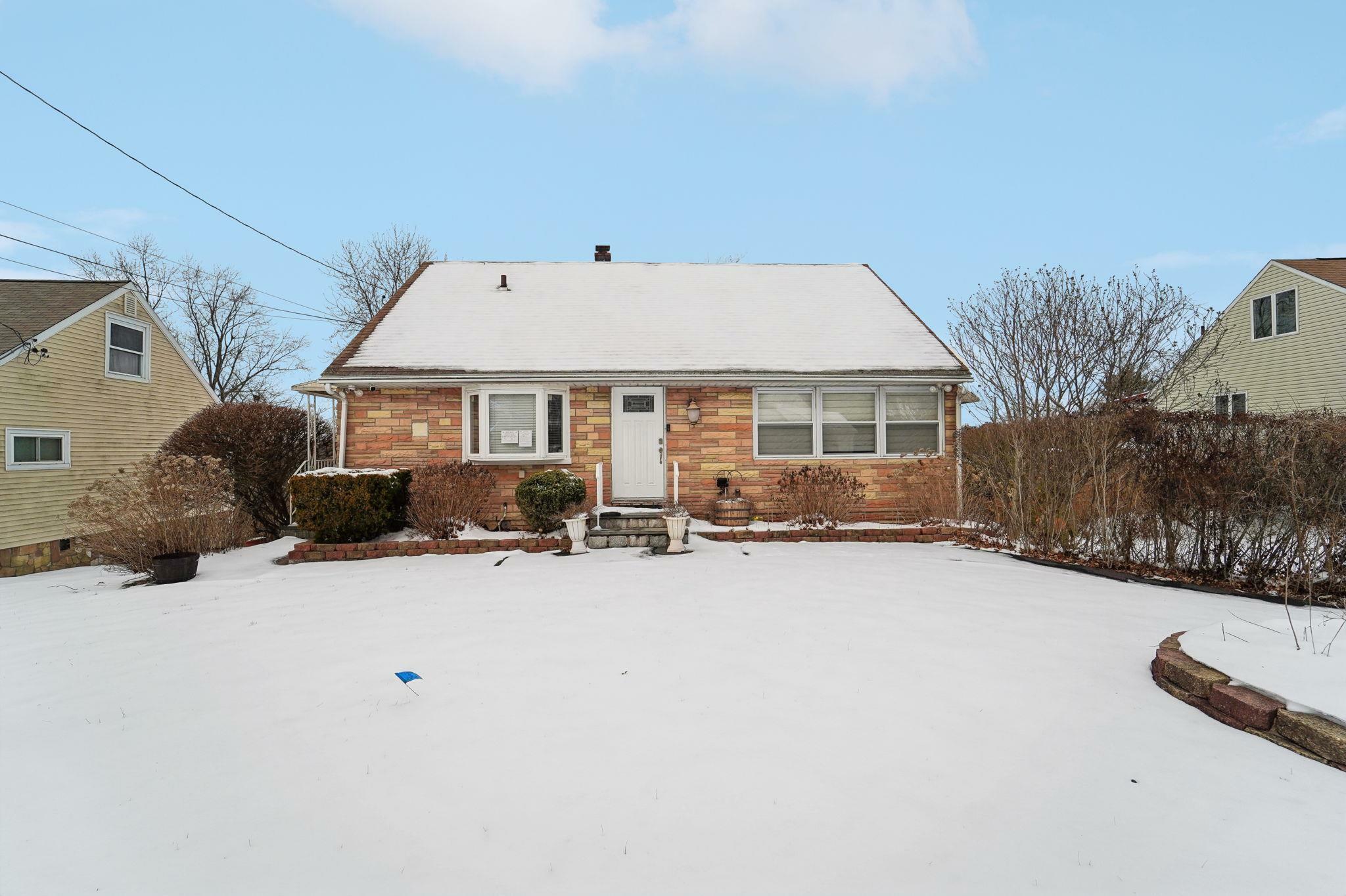 Property Photo:  17 Manitou Trail  NY 10603 