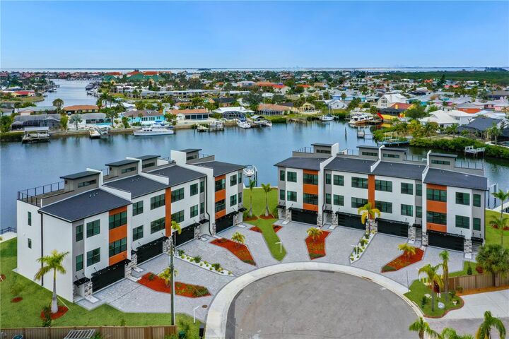 Property Photo: 777 Gran Kaymen Way FL 33572