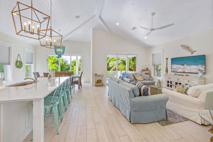 Property Photo:  418 Magnolia Avenue  FL 34216 
