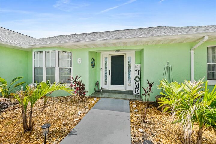 Property Photo:  6 Cherry Court  FL 32137 