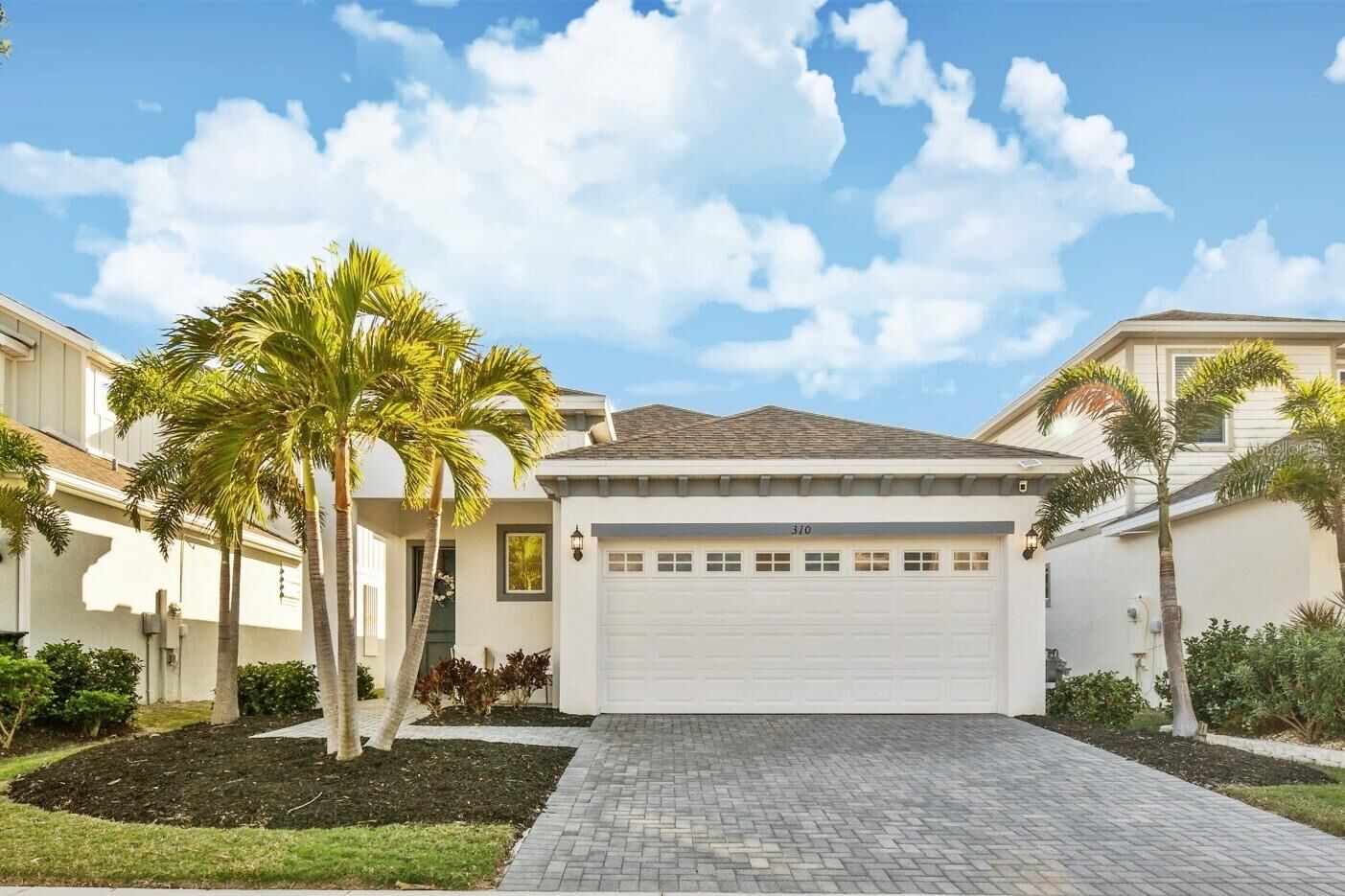 Property Photo: 310 Blackrock Lane FL 33572