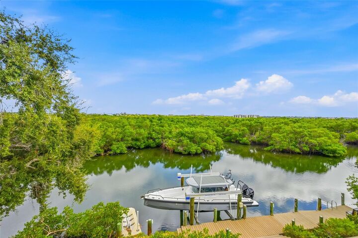 Property Photo:  5236 Siesta Cove Drive  FL 34242 