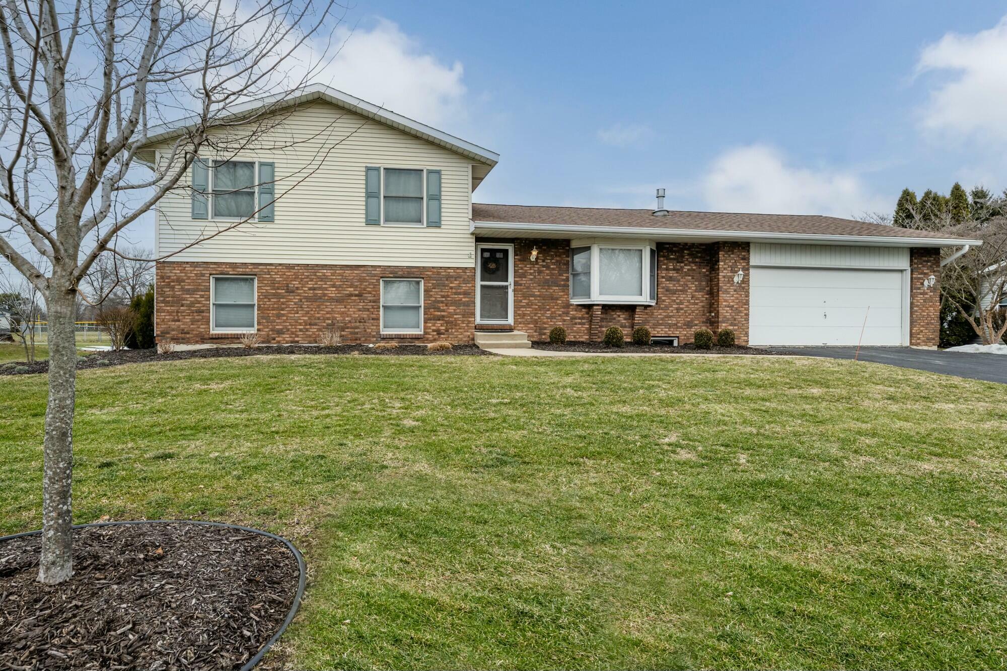 Property Photo:  673 Royal Crest Drive  MI 49085 