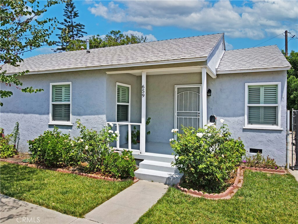 Property Photo:  659 E Penfold Street  CA 90805 