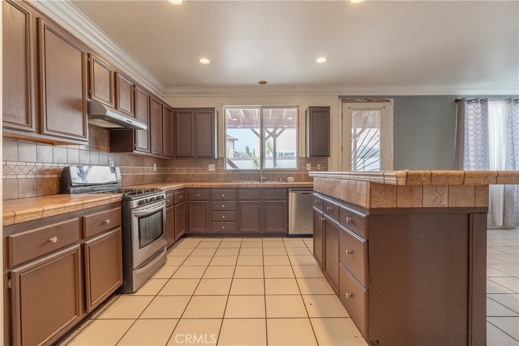 Property Photo: 434 Ocean Avenue CA 92571