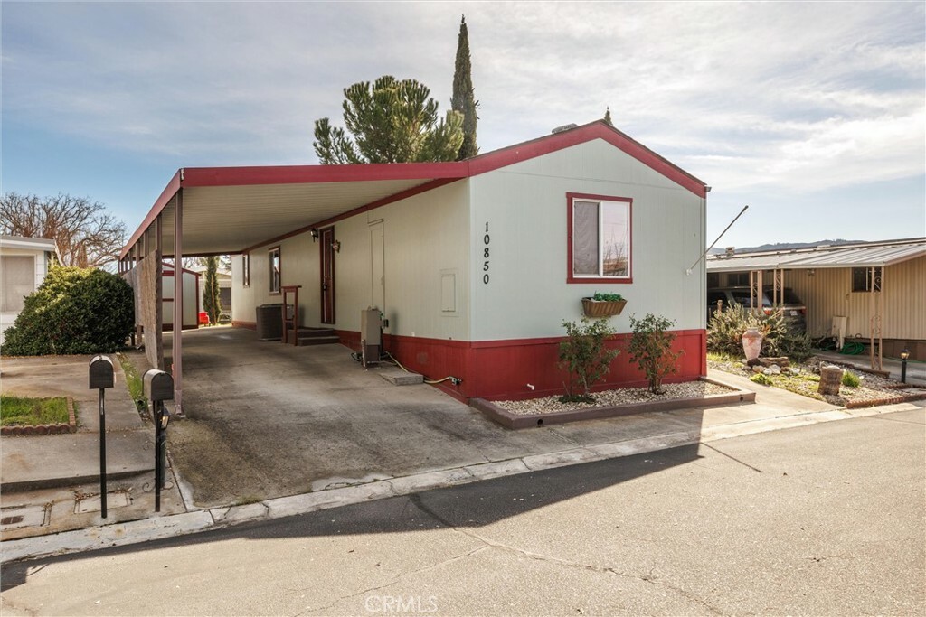 Property Photo:  10850 Los Pueblos  CA 93422 