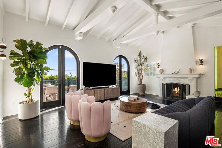 Property Photo:  1512 Sunset Plaza Drive  CA 90069 