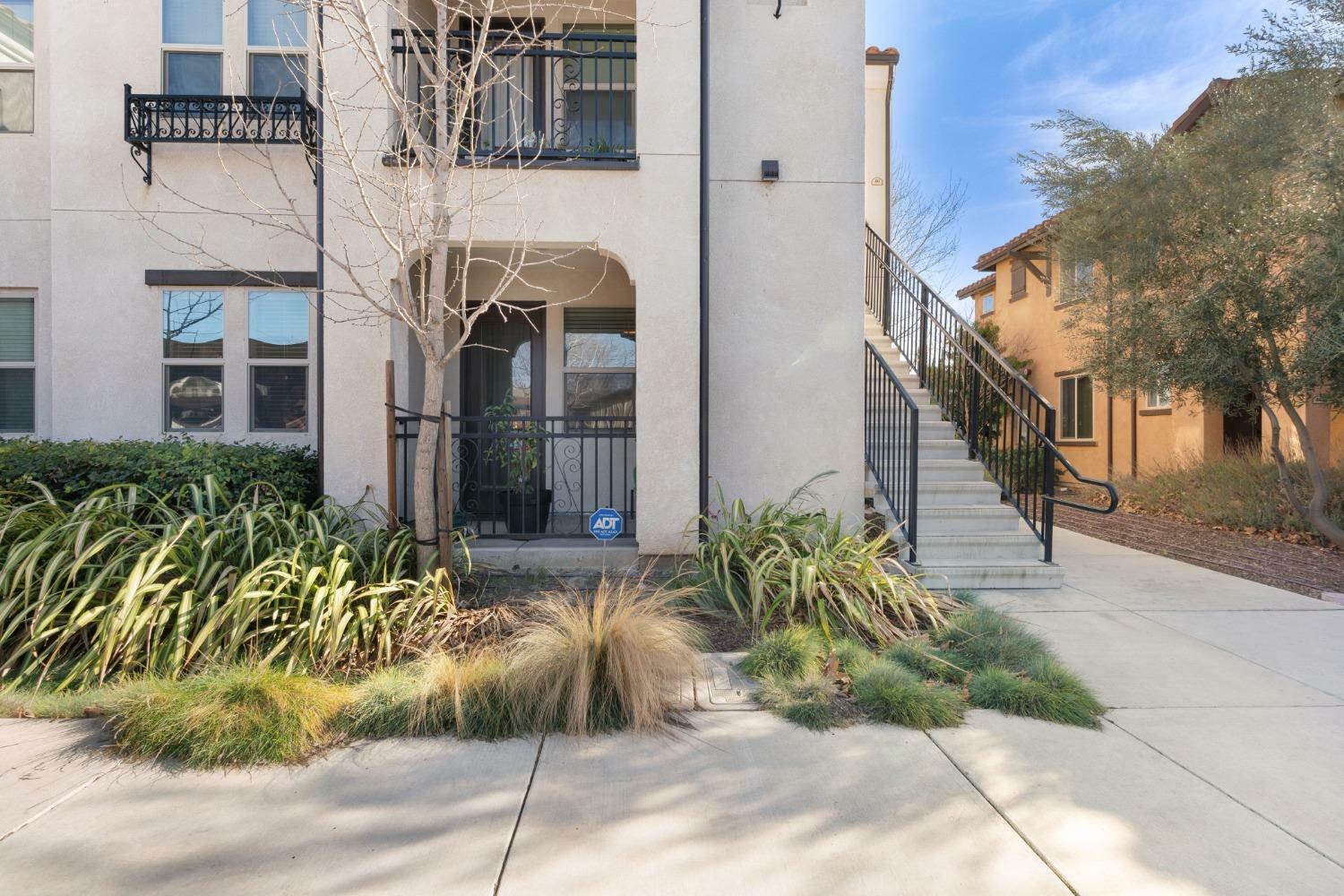 Property Photo:  140 Ivy Avenue E 36  CA 95363 