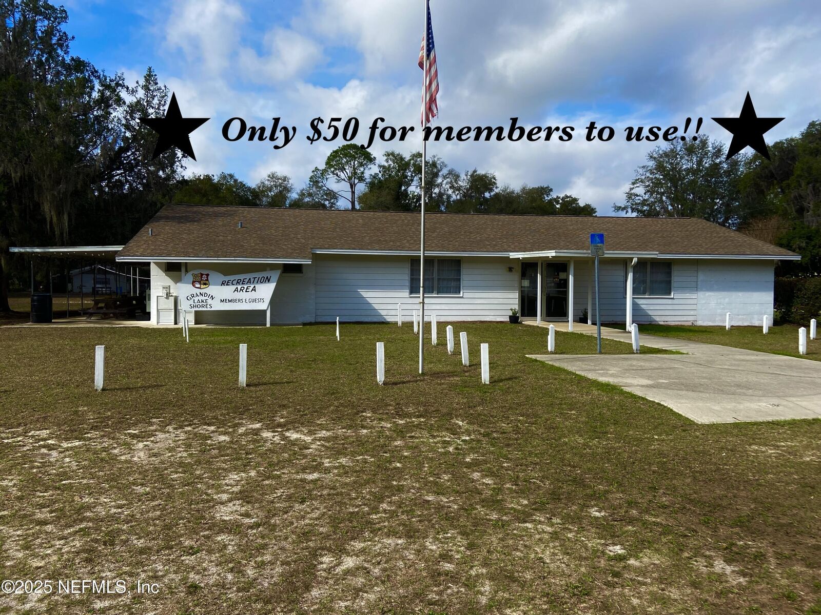 Property Photo: 414 Holiday Drive FL 32148