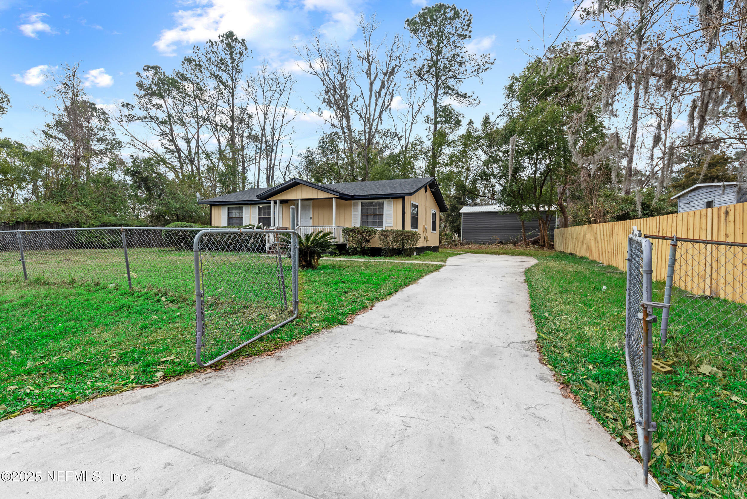 Property Photo: 3040 Date Street FL 32218