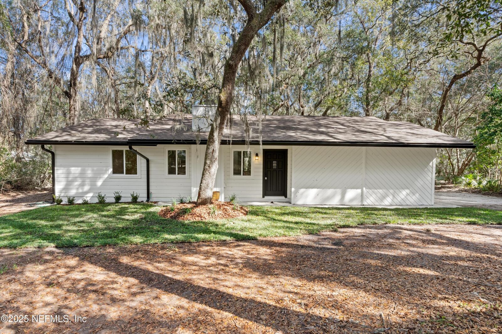 Property Photo: 2884 Kings Road FL 32086